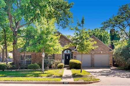 5301 Shadow Glen Drive Grapevine, TX 76051