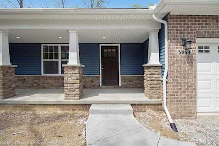 5860 Scenic Bluff Dr #11 Brighton, MI 48116