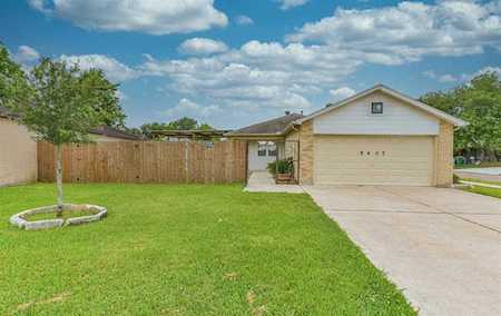 5407 Carousel Circle Baytown, TX 77521