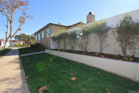 4909 Knoxville Avenue Lakewood, CA 90713