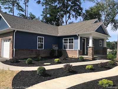 5866 Scenic Bluff Dr #12 Brighton, MI 48116