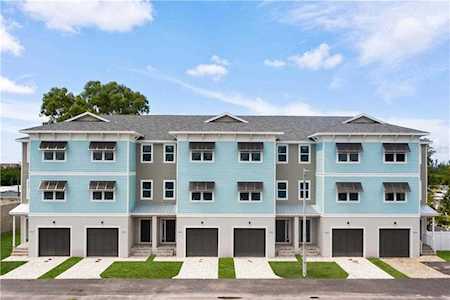 1241 NE Savona Dr St Petersburg, FL 33702