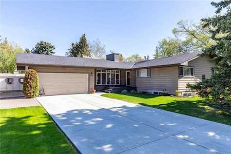 116 Malibou Road SW Calgary, AB T2V 1X6