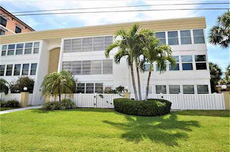 661 Poinsettia Ave #208 Clearwater, FL 33767