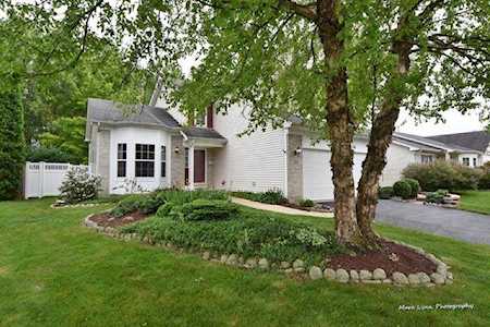 114 S Hankes Rd Aurora, IL 60506