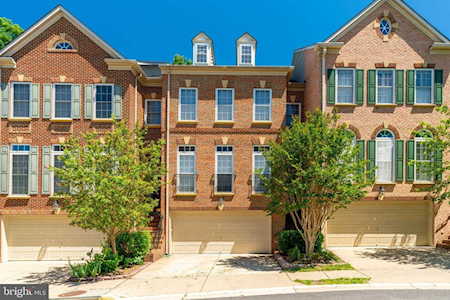 7116 Point Replete Circle Fort Belvoir, VA 22060
