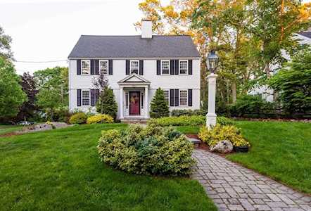 2 Strathmore Rd Wakefield, MA 01880