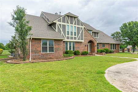 1805 SW 30th St Moore, OK 73160