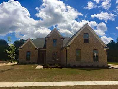 758 E Woodland Brook Ln Cordova, TN 38016