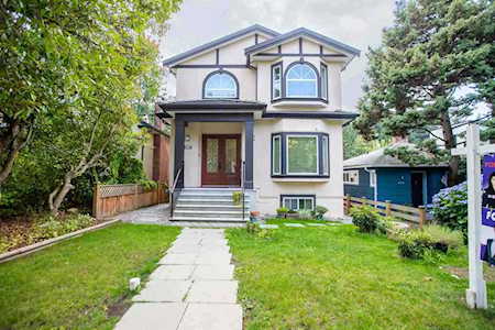 4628 W 15th Avenue Vancouver, BC V6R 3B6