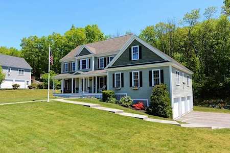 17 Slocum Meadow Ln Shrewsbury, MA 01545