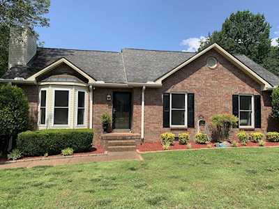 203 Lakeside Park Dr Hendersonville, TN 37075