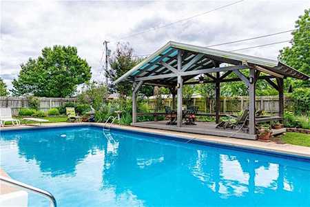 311 Lacey Dr Chickasha, OK 73018