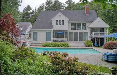 14 Parish Ln Boxford, MA 01921