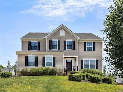6973 Fox Brush Trl Moseley, VA 23120