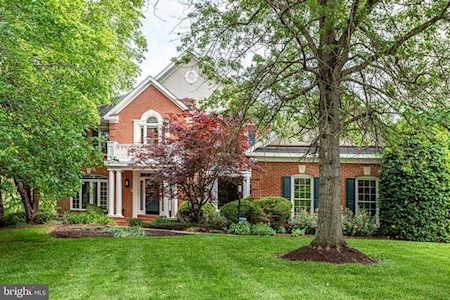 10608 Dogwood Farm Ln Great Falls, VA 22066