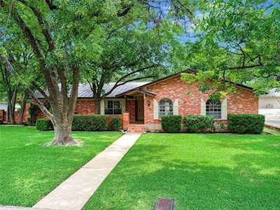 8902 Balcones Club Dr Austin, TX 78750