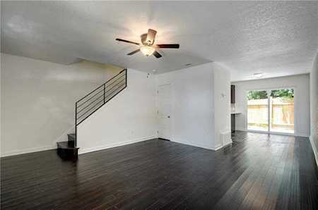 6211 Manor Rd #104 Austin, TX 78723