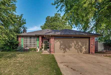 101 Marrgate Dr Yukon, OK 73099