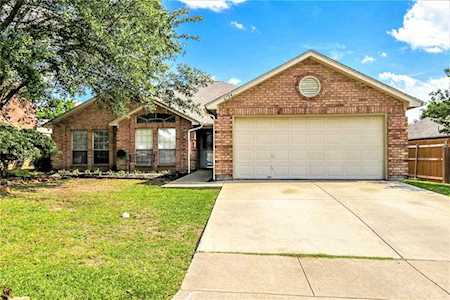 6704 Moss Lane North Richland Hills, TX 76182