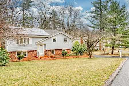 17 Freeport Dr Burlington, MA 01803