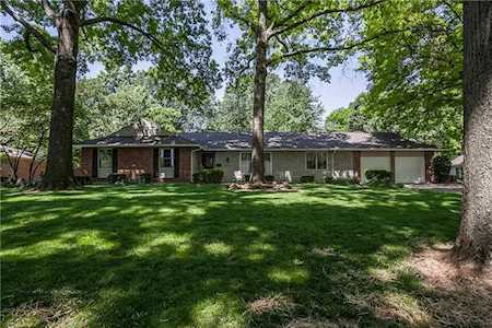 9724 Wenonga Ln Leawood, KS 66206