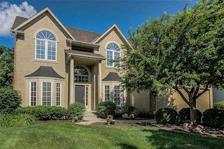 8908 Pine St Lenexa, KS 66220