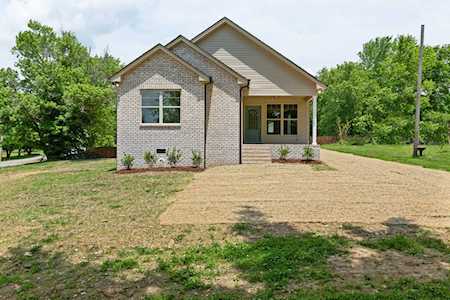 1702 E Old Highway 31 Westmoreland, TN 37186