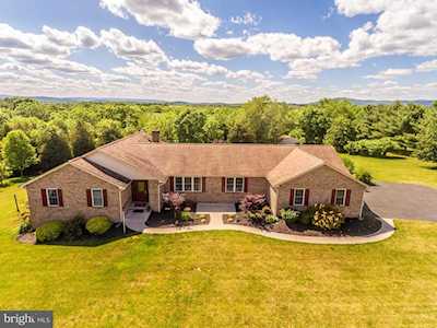 76 Mohican Falling Waters, WV 25419