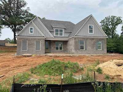 90 Country Brook Dr Oakland, TN 38060