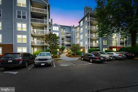 3175 Summit Square Dr #5-B8 Oakton, VA 22124