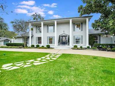 8908 Balcones Club Dr Austin, TX 78750