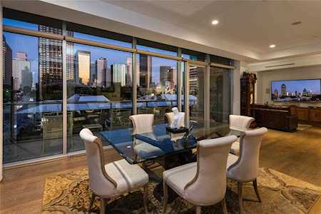2025 WOODALL RODGERS #21 Dallas, TX 75201