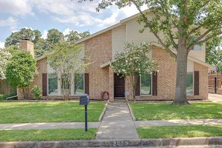 2020 Oakmeadow Street Bedford, TX 76021