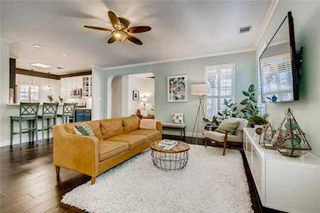 744 Scrutchins Kyle, TX 78640