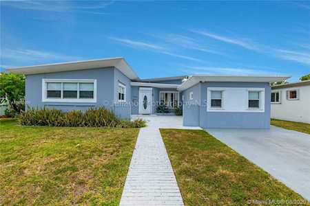 7536 Bounty Ave North Bay Village, FL 33141