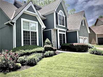 15821 Ash Ln Overland Park, KS 66224