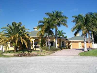 405 SE Duff Ct. Port Saint Lucie, FL 34984