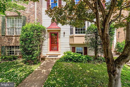 9864 Burke Pond Ct Burke, VA 22015