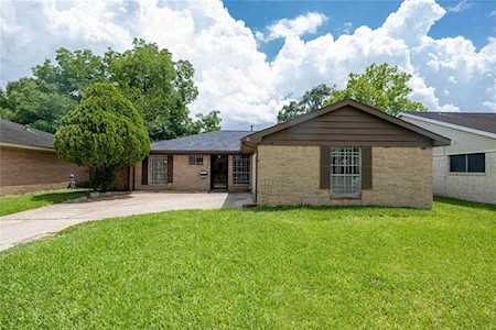 15327 E Willowwind Circle Houston, TX 77071