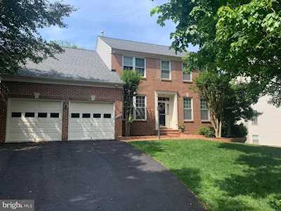 13084 Autumn Willow Dr Fairfax, VA 22030