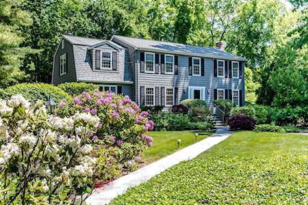 6 Portmore Ln Framingham, MA 01702