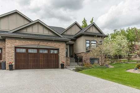 33 Elmont View SW Calgary, AB T3H 0K5