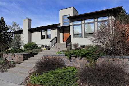 5 Roselawn Crescent NW Calgary, AB T2K 1L4