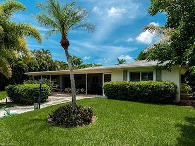 1672 Hibiscus Dr Sanibel, FL 33957