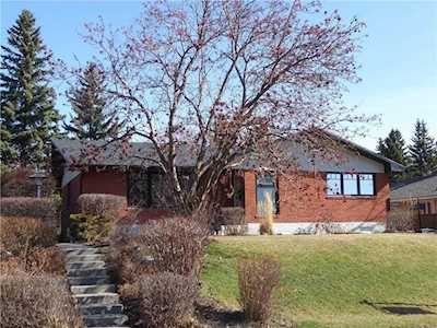 3108 Underhill Dr NW Calgary, AB T2N 4E6