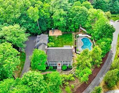 193 Woodland Mead Hamilton, MA 01982