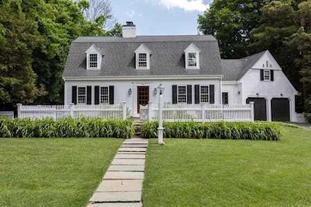 11 Arnold Rd Wellesley, MA 02481