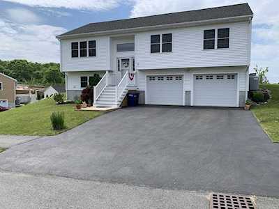 16 Gedney Dr Peabody, MA 01960