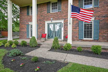 3907 Meadowland Dr Prospect, KY 40059